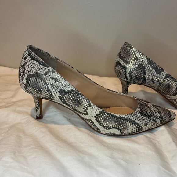 Vince Camuto Gray Snakeskin Gold Metallic Low Pumps, Size 8 1/2M - Picture 1 of 10
